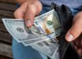 El dólar suma cuatro semanas al alza y presiona a Bitcoin y al oro