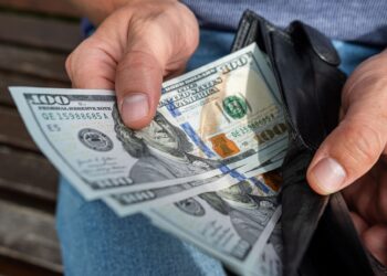 El dólar suma cuatro semanas al alza y presiona a Bitcoin y al oro