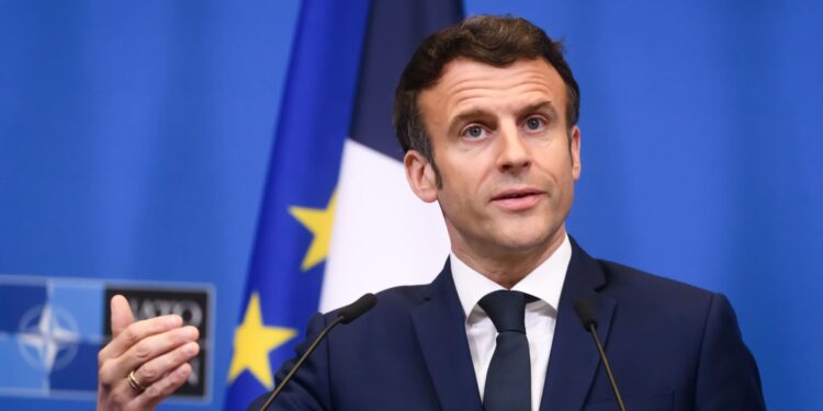 Francia pierde la confianza de los inversores tras diez años de Macron