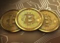 Bitcoin rebota sobre los 82.000 dólares, pero no supera los 83.000