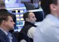 Tras el desplome de 19.000 millones, persisten riesgos en Bitcoin