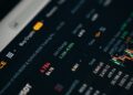 Las criptomonedas se debilitan en octubre y amenazan niveles clave