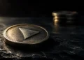 XRP reduce a 160 millones su brecha en ETF con Solana