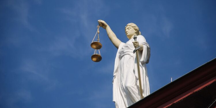 Reino Unido bloquea ático ligado a caso de Bitcoin de 14.000 millones