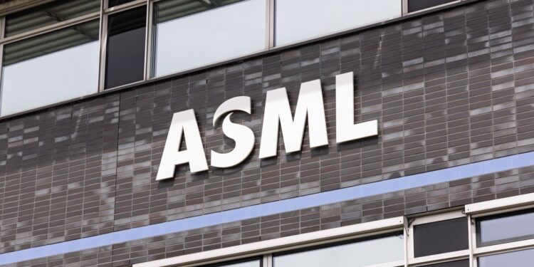 ASML impulsa el auge de la IA, pero el dinero caro amenaza
