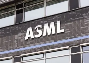 ASML cae más de un 5% pese a sus récords por los tipos y la IA