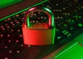 Hoskinson cuestiona la privacidad de Ethereum y propone Midnight
