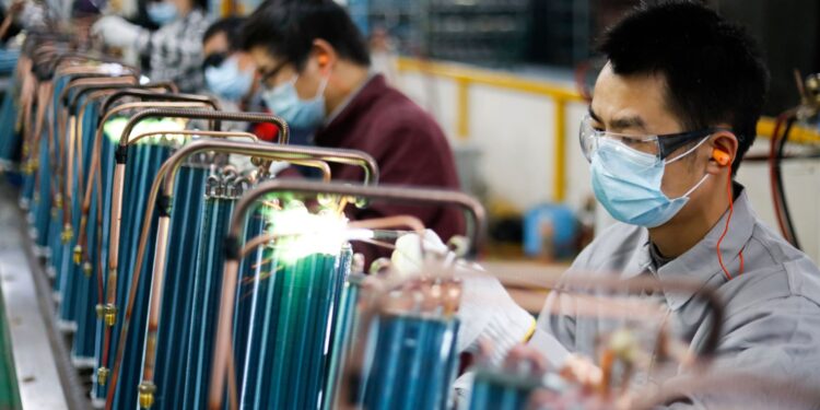 China crece un 4,5% en el tercer trimestre y da aire a Pekín