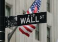 Tesla y AMD avanzan con fuerza en Wall Street y el oro repunta