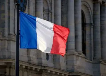El Senado francés aprueba compartir datos cripto y alertan de asaltos