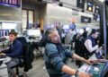 S&P 500 cae por Intel y Amazon; bitcoin baja tras hackeo a Binance